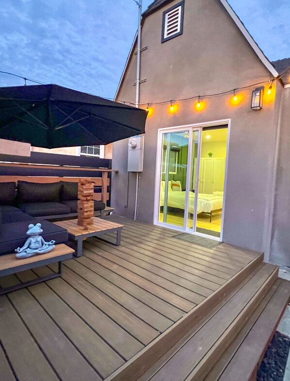 Terrace/patio - Stunning LA Dreams Bungalow between DTLA and Disney (Commerce)