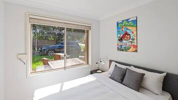 1 slaapkamer, een bureau, een strijkplank/strijkijzer, gratis wifi