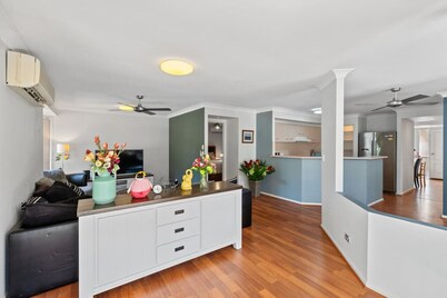 Cozy 3BR Family-Friendly House @Eight Mile Plains