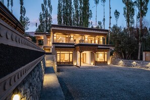 Fachada de la propiedad