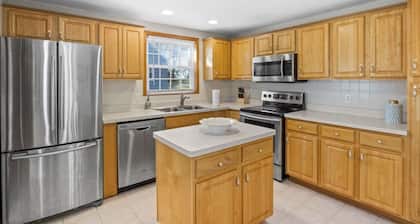 Suburban Family Friendly 4 BR!