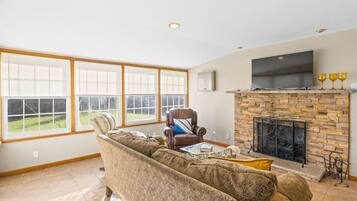 Fernseher, Kamin, Arbeitsbereiche