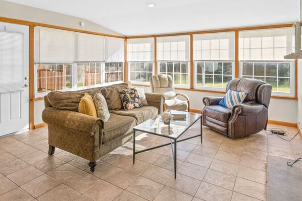 Televisión, chimenea, oficina