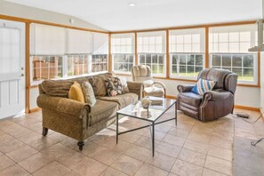 TV, fireplace, offices - Suburban Family Friendly 4 BR! (Rochester)