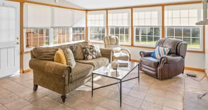 Suburban Family Friendly 4 BR!