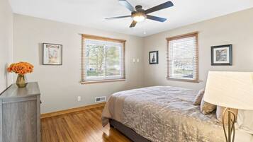 3 Schlafzimmer, Schreibtisch, Bügeleisen/Bügelbrett, kostenloses WLAN