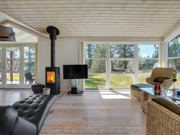 TV, fireplace - "Herwarth" - 3.3km from the sea by Interhome (Blokhus)