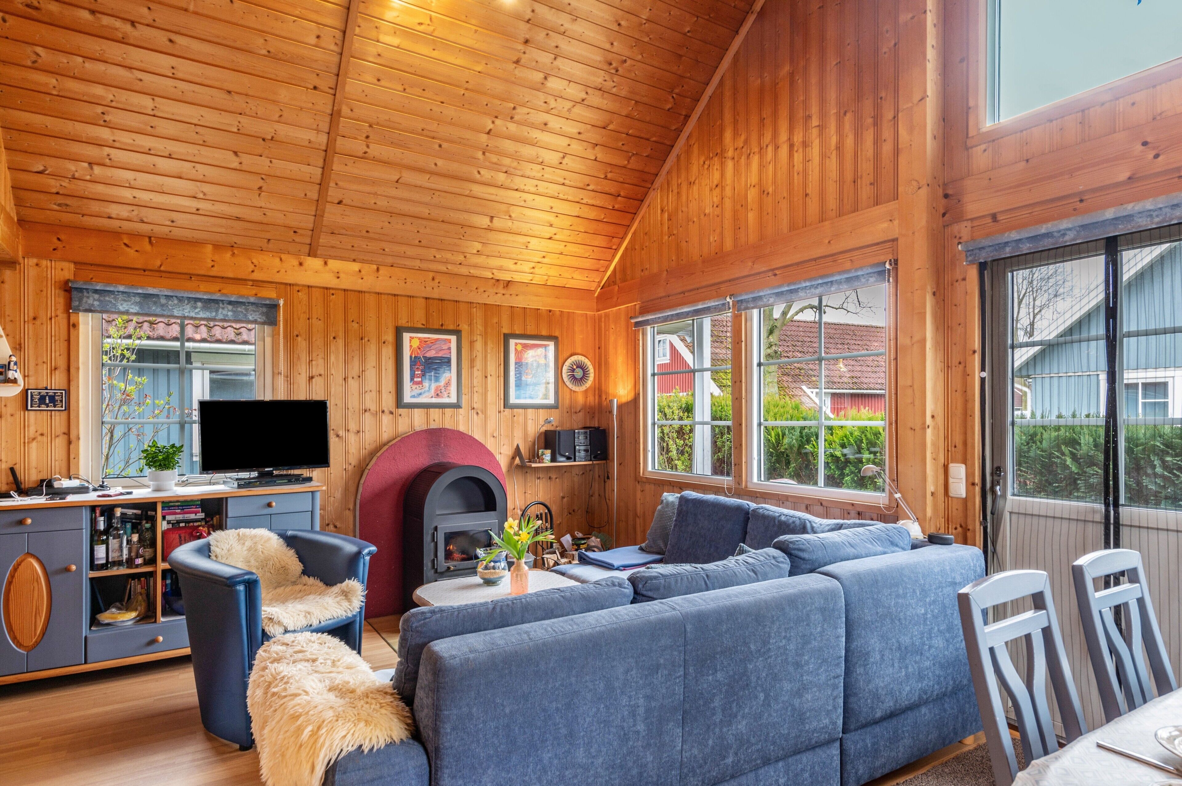 Fernseher, Kamin, DVD-Player, Tischtennisplatte