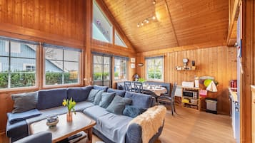 TV, fireplace, DVD player, table tennis