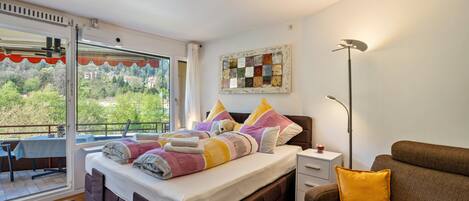 Iron/ironing board, free WiFi, bed sheets