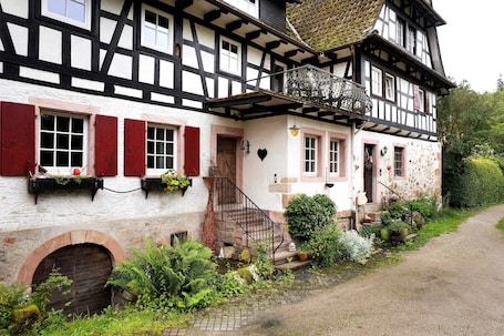 Exterior detail. Apartment 'Ferienwohnung Mühlenstube' with Shared Garden and Wi-Fi