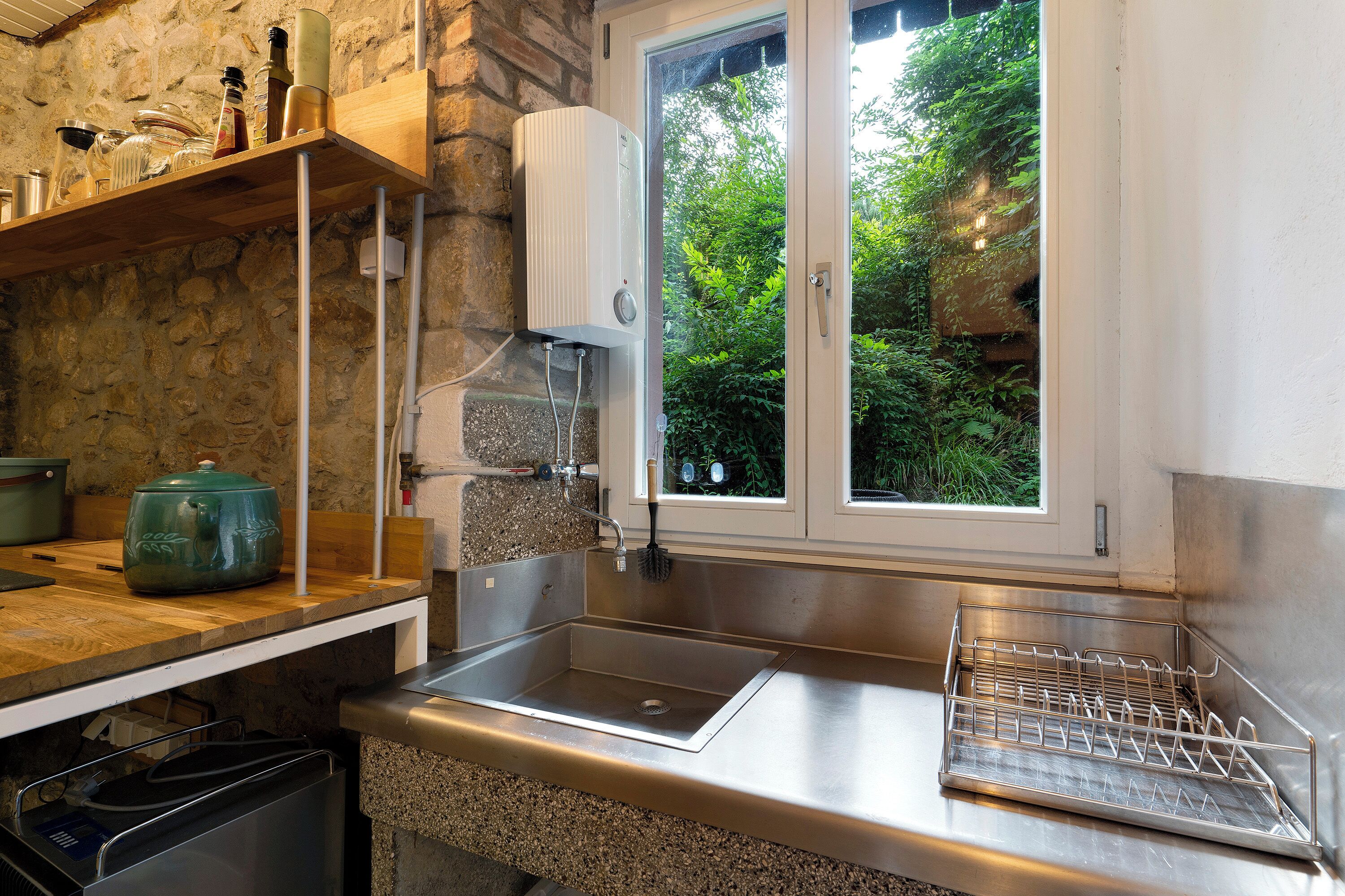 Fridge, stovetop, dishwasher, coffee/tea maker