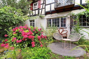 Terrace/patio - Apartment 'Ferienwohnung Mühlenstube' with Shared Garden and Wi-Fi (Sasbach)