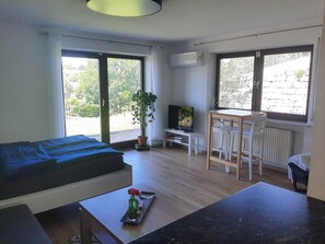 1 bedroom, free WiFi, bed sheets - Apartment 'Am Dorfweiher' with Private Terrace, Private Garden and Wi-Fi (Tettnang)