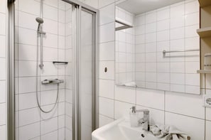 Shower, towels