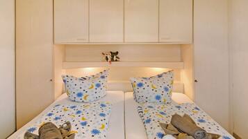 1 slaapkamer, een strijkplank/strijkijzer, gratis wifi, beddengoed