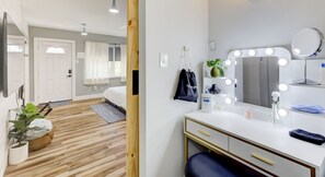 Bureau, fer et planche à repasser, lit parapluie, Wi-Fi gratuit