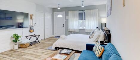 Schreibtisch, Bügeleisen/Bügelbrett, Reisekinderbett, kostenloses WLAN