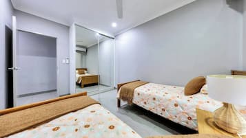 3 室のベッドルーム、アイロン / アイロン台、WiFi (無料)、ベッドシーツ