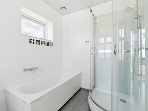 Bathroom - "Antonina" - 1.5km from the sea by Interhome (Allinge)