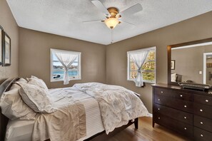 3 bedrooms, travel crib, free WiFi, bed sheets