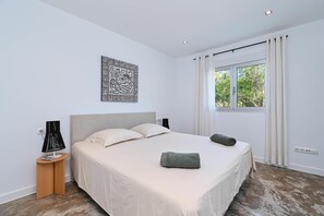 3 quartos, ferros/tábuas de passar roupa, Wi-Fi, roupa de cama