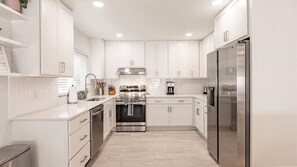 Fridge, microwave, stovetop, dishwasher