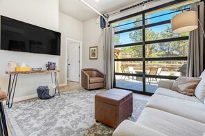 TV - Pinewood Sanctuary Secluded & Peaceful OCC Oasis (Colorado Springs)