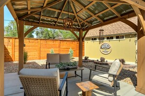 Terrace/patio - Pinewood Sanctuary Secluded & Peaceful OCC Oasis (Colorado Springs)