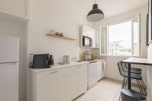 Fridge, microwave, dishwasher, coffee/tea maker - Apartment 1 Bedroom # Paris 14 # Alesia (Paris)