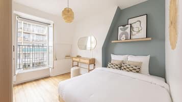 1 habitación, tabla de planchar con plancha, cuna de viaje y wifi