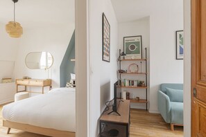1 chambre, fer et planche à repasser, lit de bébé portatif, Wi-Fi
