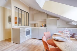 Kühlschrank, Mikrowelle, Ofen, Geschirrspüler