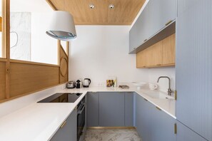 冷蔵庫、電子レンジ、オーブン、食器洗い機