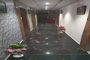 Lobby - Hotel Bhavya Mansion (Ahmedabad)