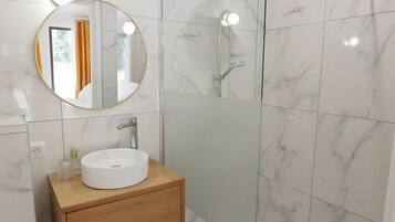 Comfort Double Room, 1 Queen Bed | Bathroom