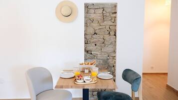 Petit déjeuner composé de spécialités régionales compris tous les jours