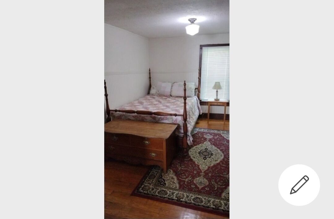 Historical Cottage Upper Level 2 Bedroom Duplex