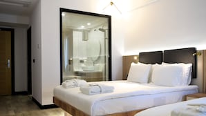 Camera Superior con letto matrimoniale o 2 letti singoli | Biancheria da letto ipoallergenica, minibar, una cassaforte in camera