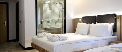 Hypo-allergenic bedding, minibar, in-room safe, laptop workspace