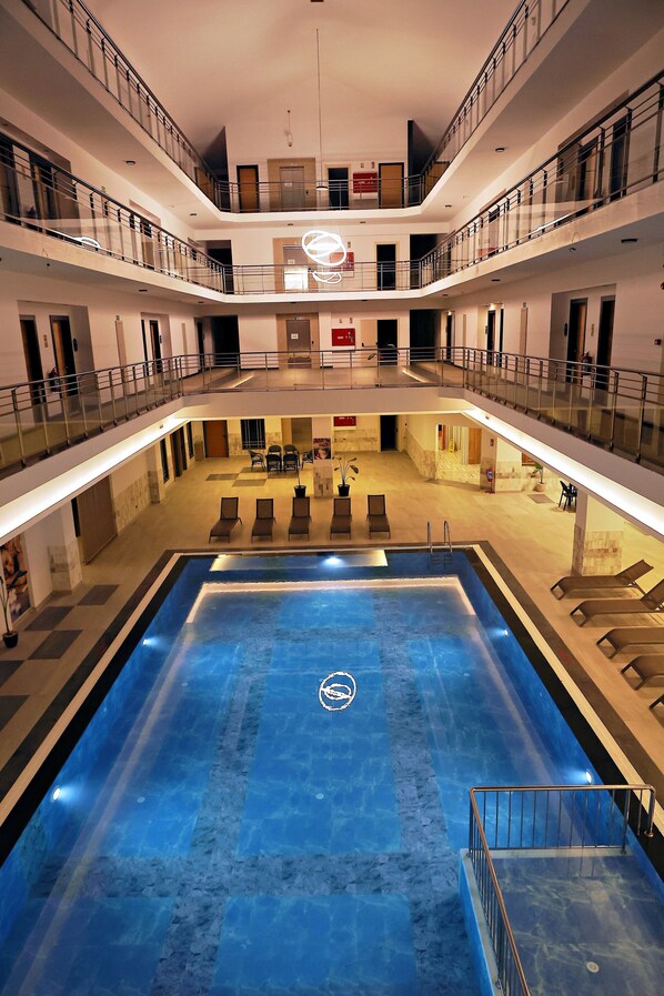 Innenpool, Außenpool