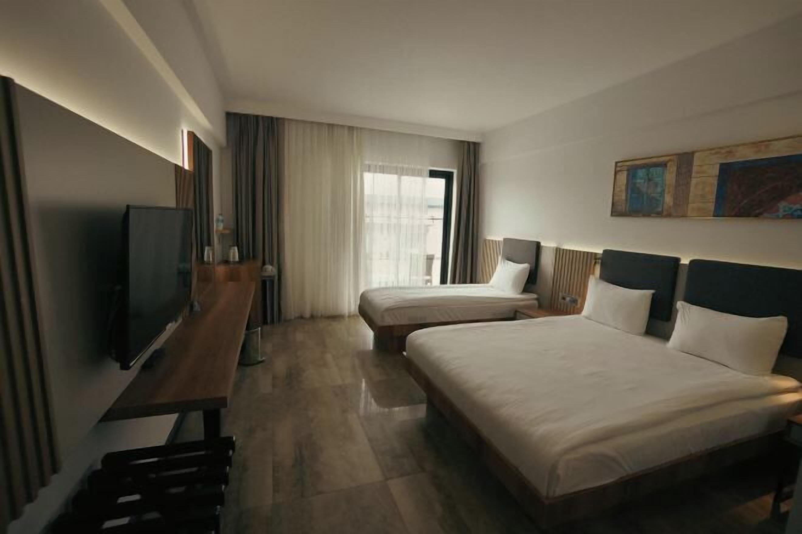 Hypo-allergenic bedding, minibar, in-room safe, laptop workspace