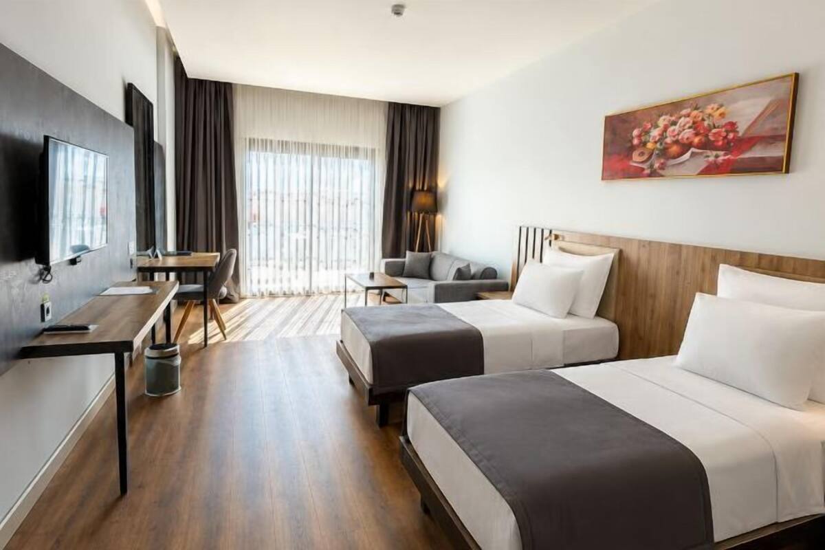 Literie hypoallergénique, minibar, coffres-forts dans les chambres