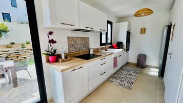 Micro-ondes, four, plaque de cuisson, lave-vaisselle