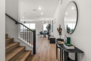 Interior - Cody's Place - Fantastic Gated Community New Build (Palm Springs)