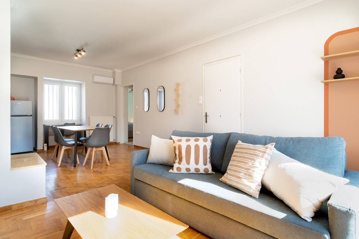 Deluxe Apartment, 2 Bedrooms, Non Smoking, Kitchen | Living area