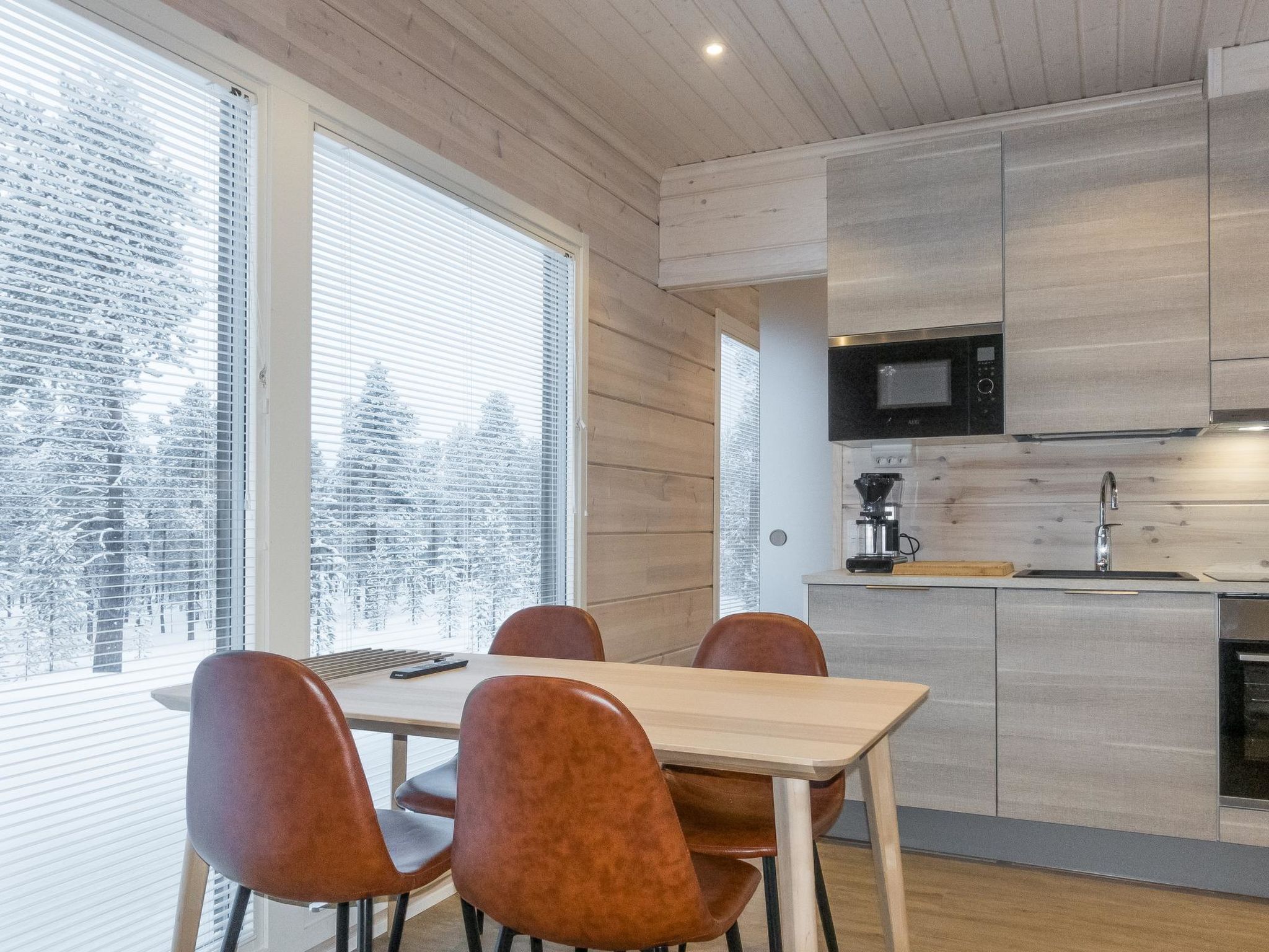 Jääkaappi, mikroaaltouuni, astianpesukone