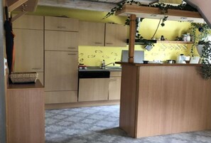 冰箱、微波炉、烤箱、炉灶