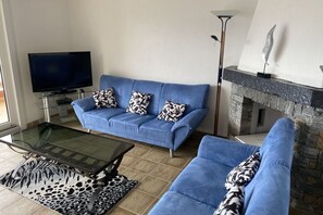 Télévision, cheminée