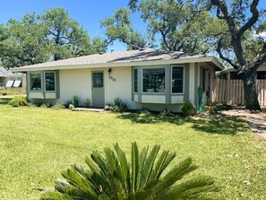 Exterior - Oak Haven Getaway - Charming 2br Home in `Old Rockport` (Rockport)